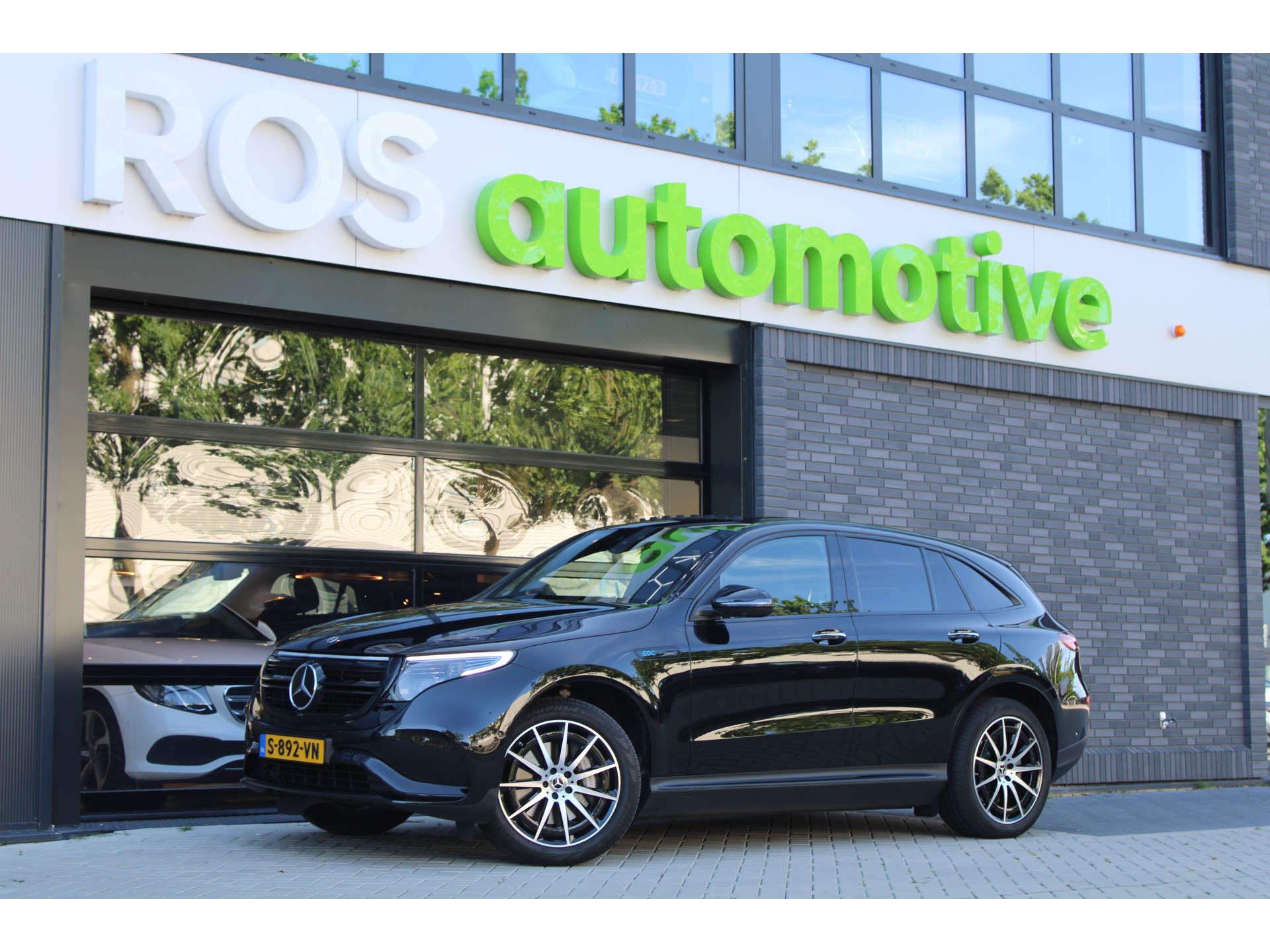 Mercedes-Benz EQC 400 4MATIC AMG Line 80 kWh 46066123-0.jpg | ROS Automotive