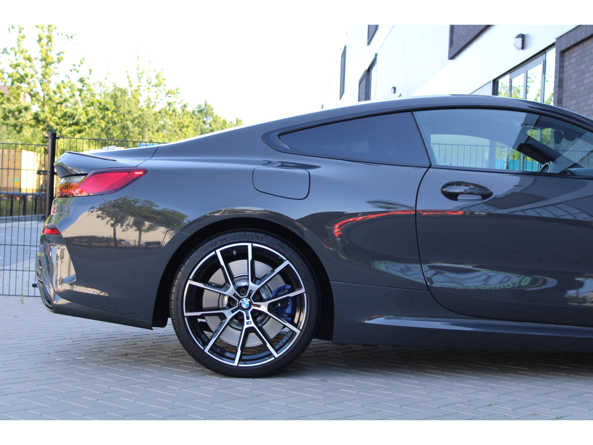 BMW 8 Serie M850i xDrive High Executive 46153342-17.jpg | ROS Automotive