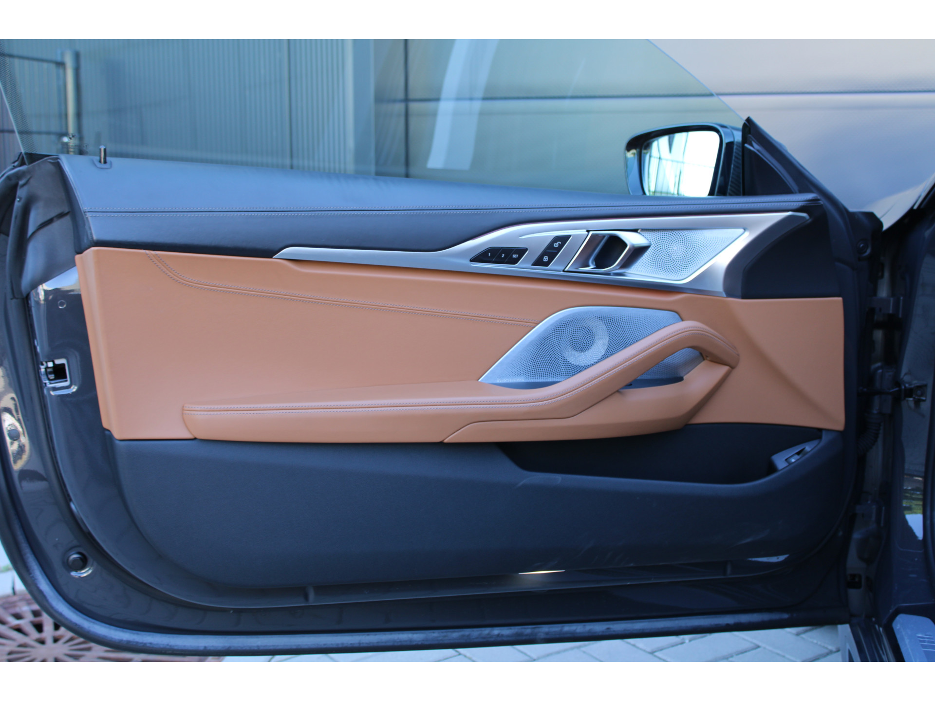 BMW 8 Serie M850i xDrive High Executive 46153342-22.jpg | ROS Automotive