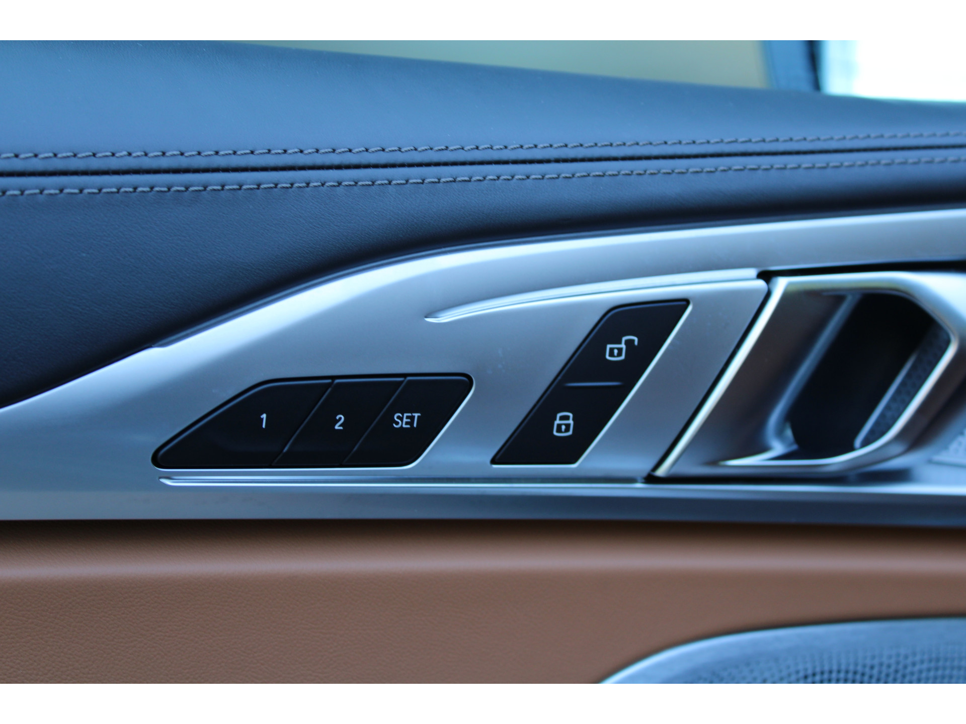 BMW 8 Serie M850i xDrive High Executive 46153342-23.jpg | ROS Automotive