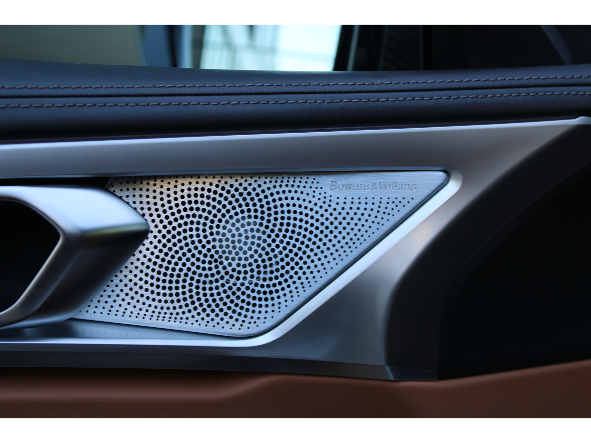 BMW 8 Serie M850i xDrive High Executive 46153342-24.jpg | ROS Automotive