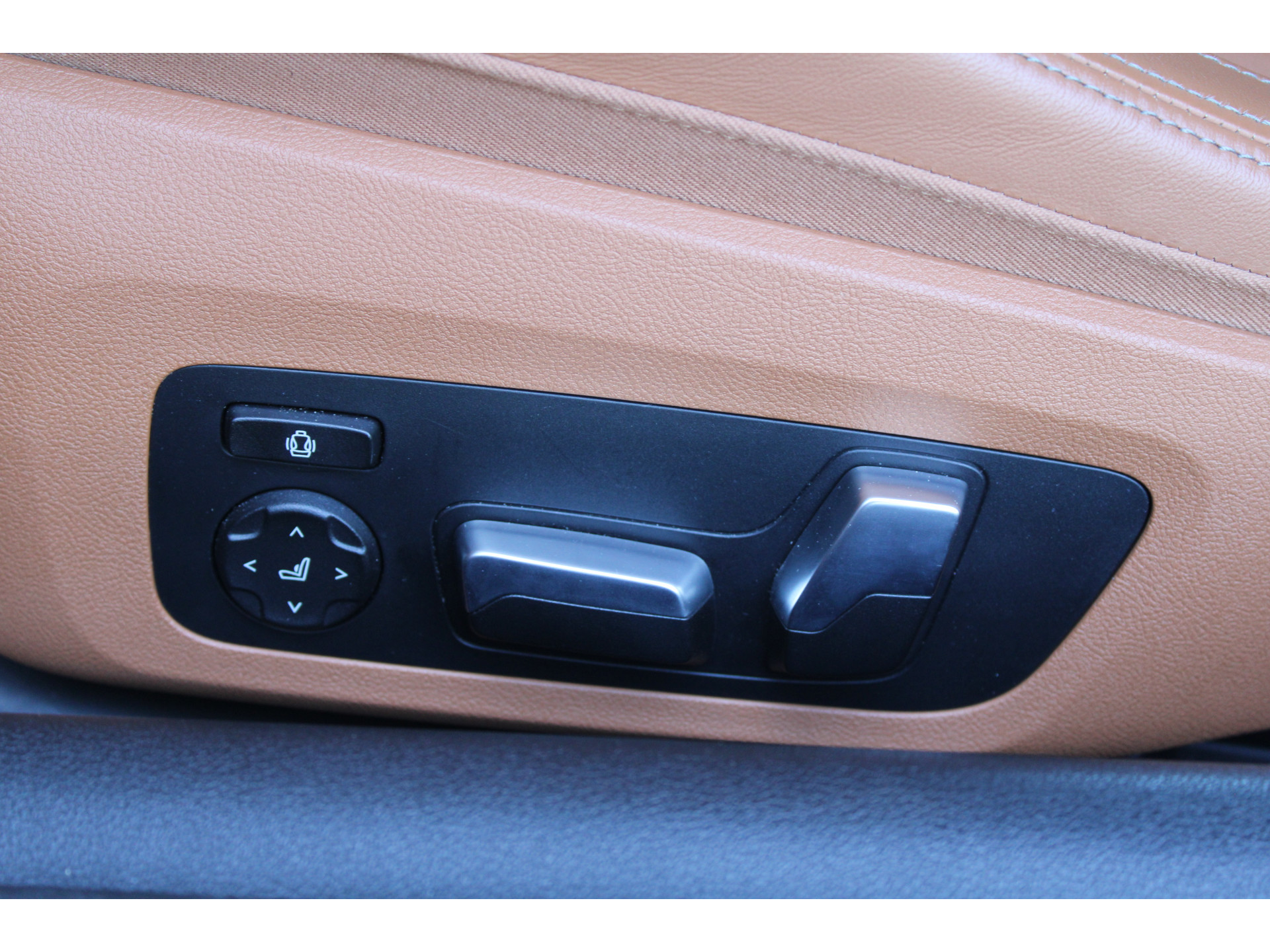 BMW 8 Serie M850i xDrive High Executive 46153342-29.jpg | ROS Automotive