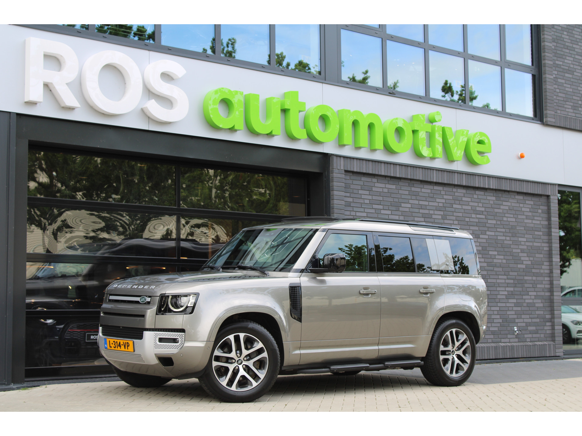 Land Rover Defender 110 2.0 P400e 110 X-Dynamic HSE 46740924-0.jpg | ROS Automotive