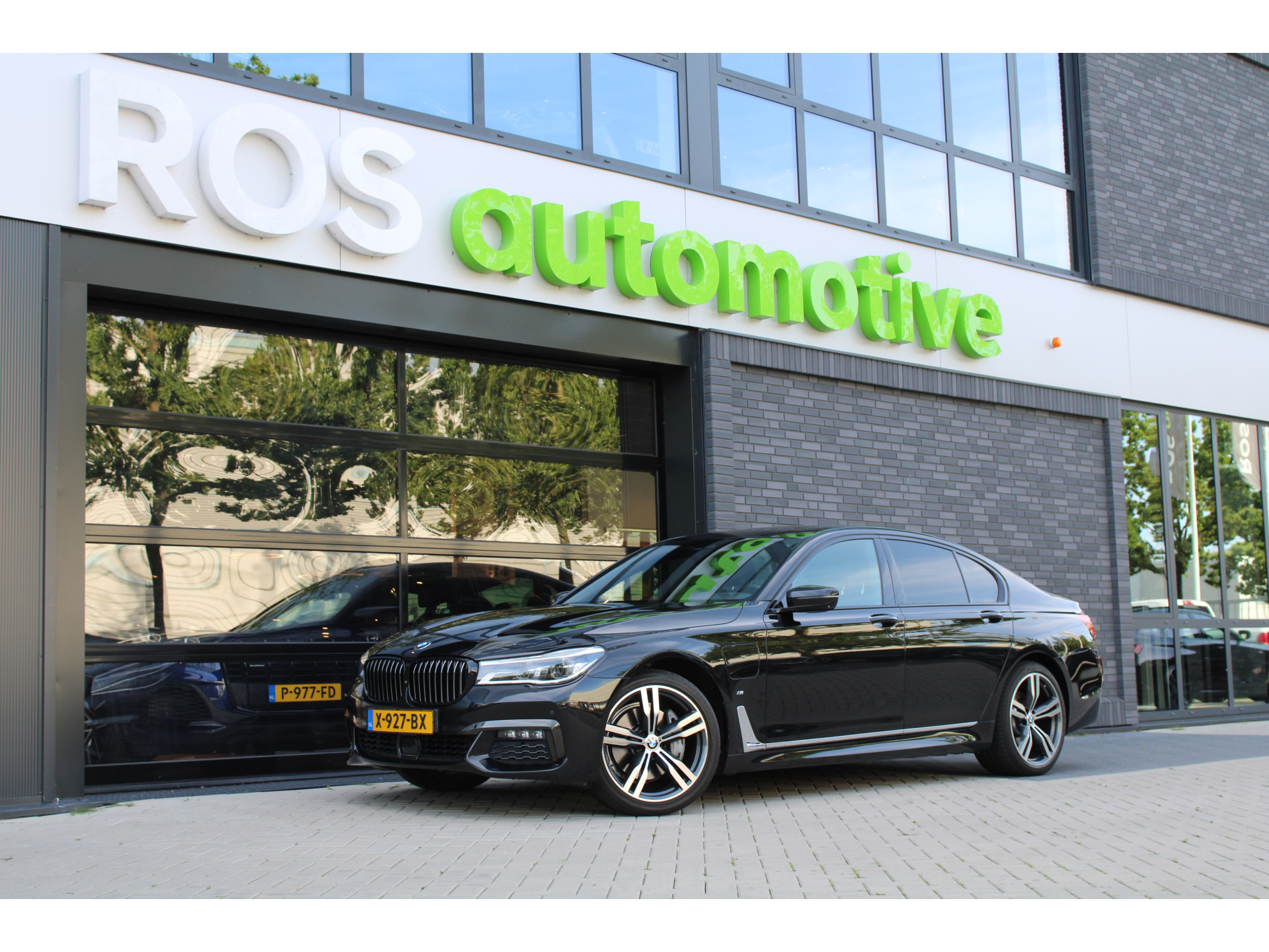 BMW 7 Serie 740e iPerformance High Executive 46877994-0.jpg | ROS Automotive