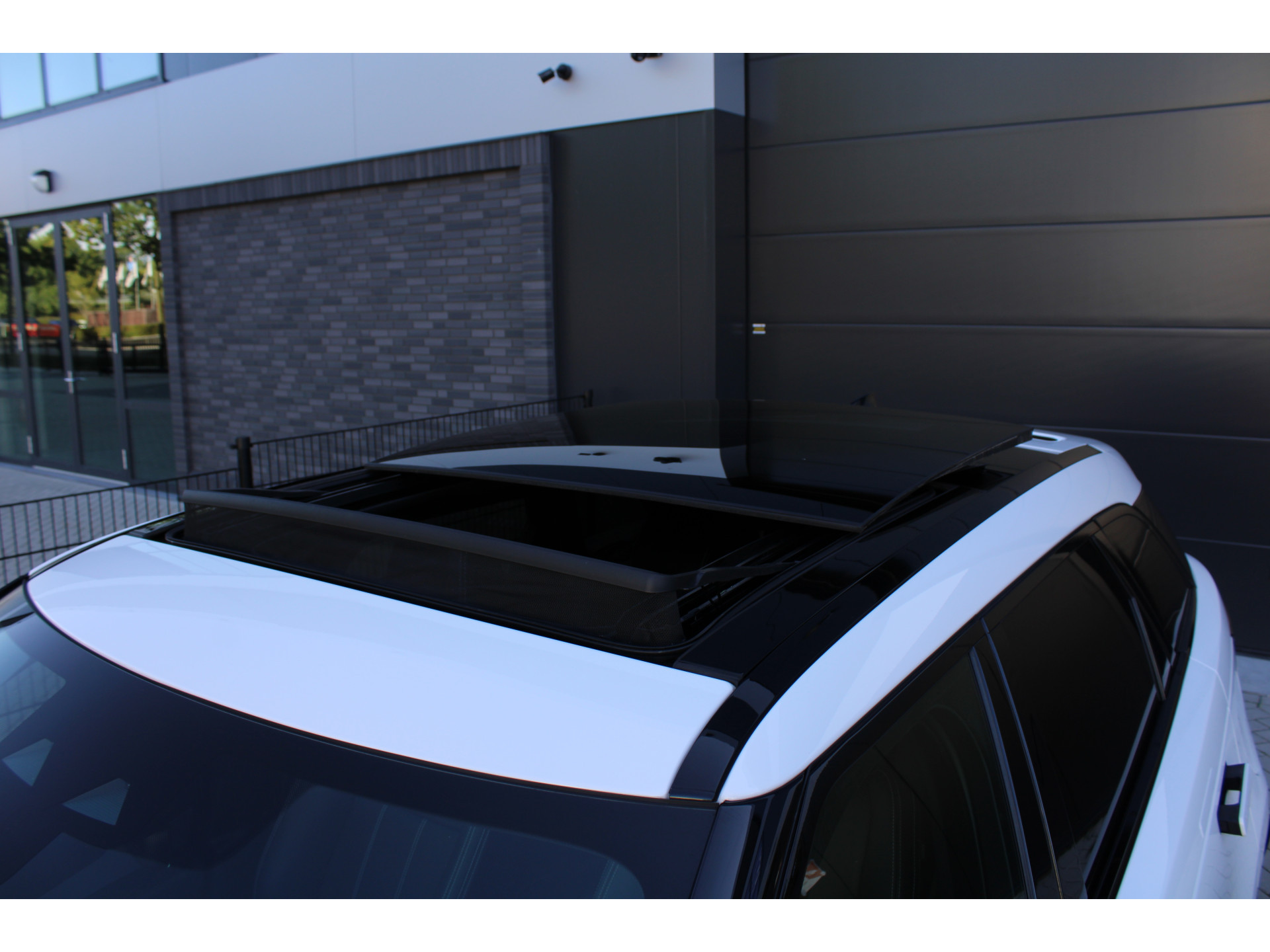 Land Rover Range Rover Velar 2.0 P400e R-Dynamic SE 47573941-13.jpg | ROS Automotive