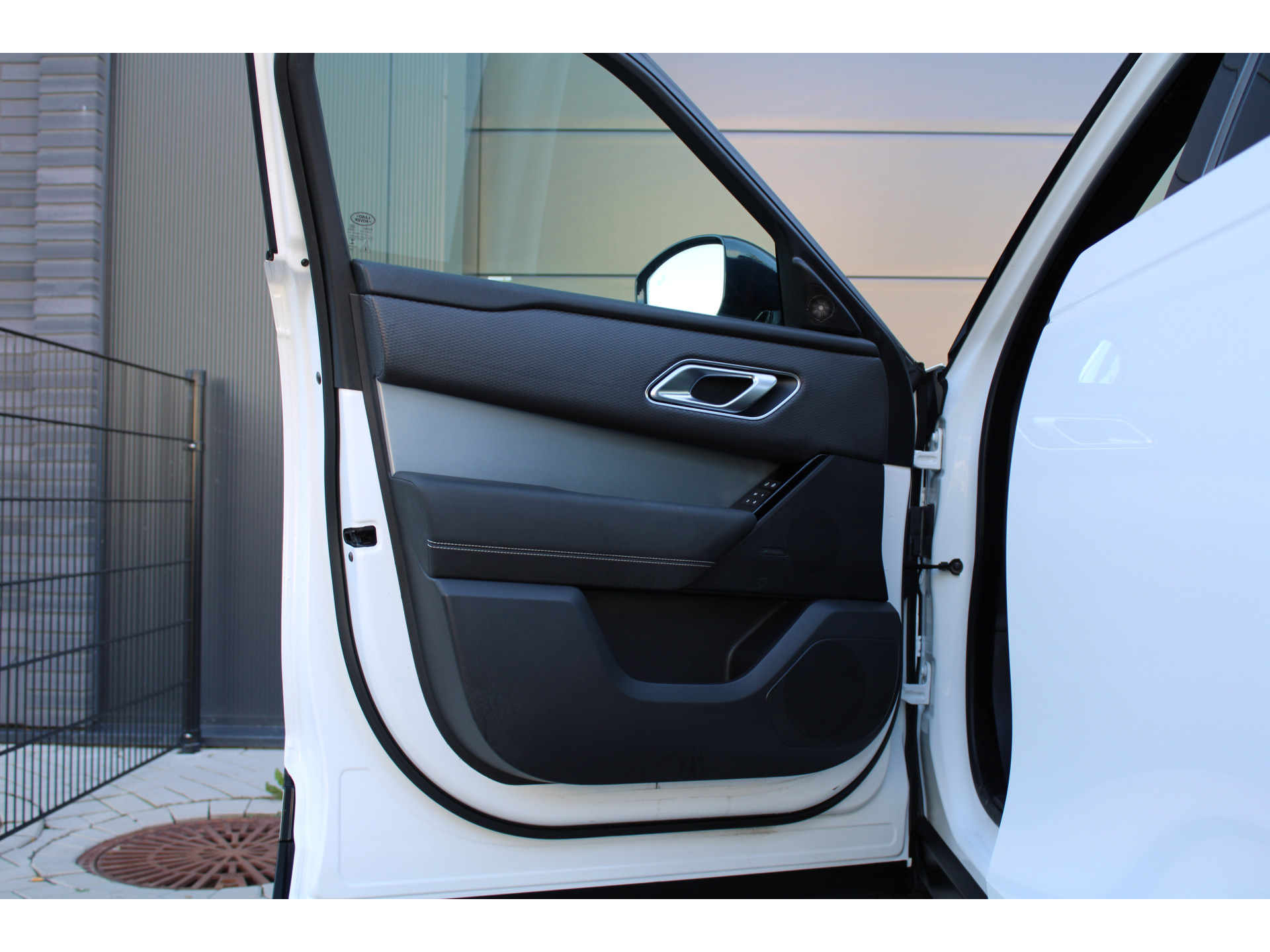 Land Rover Range Rover Velar 2.0 P400e R-Dynamic SE 47573941-17.jpg | ROS Automotive