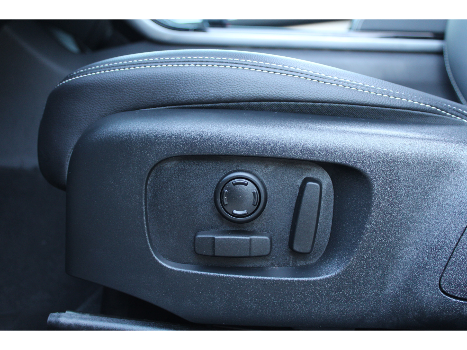 Land Rover Range Rover Velar 2.0 P400e R-Dynamic SE 47573941-24.jpg | ROS Automotive