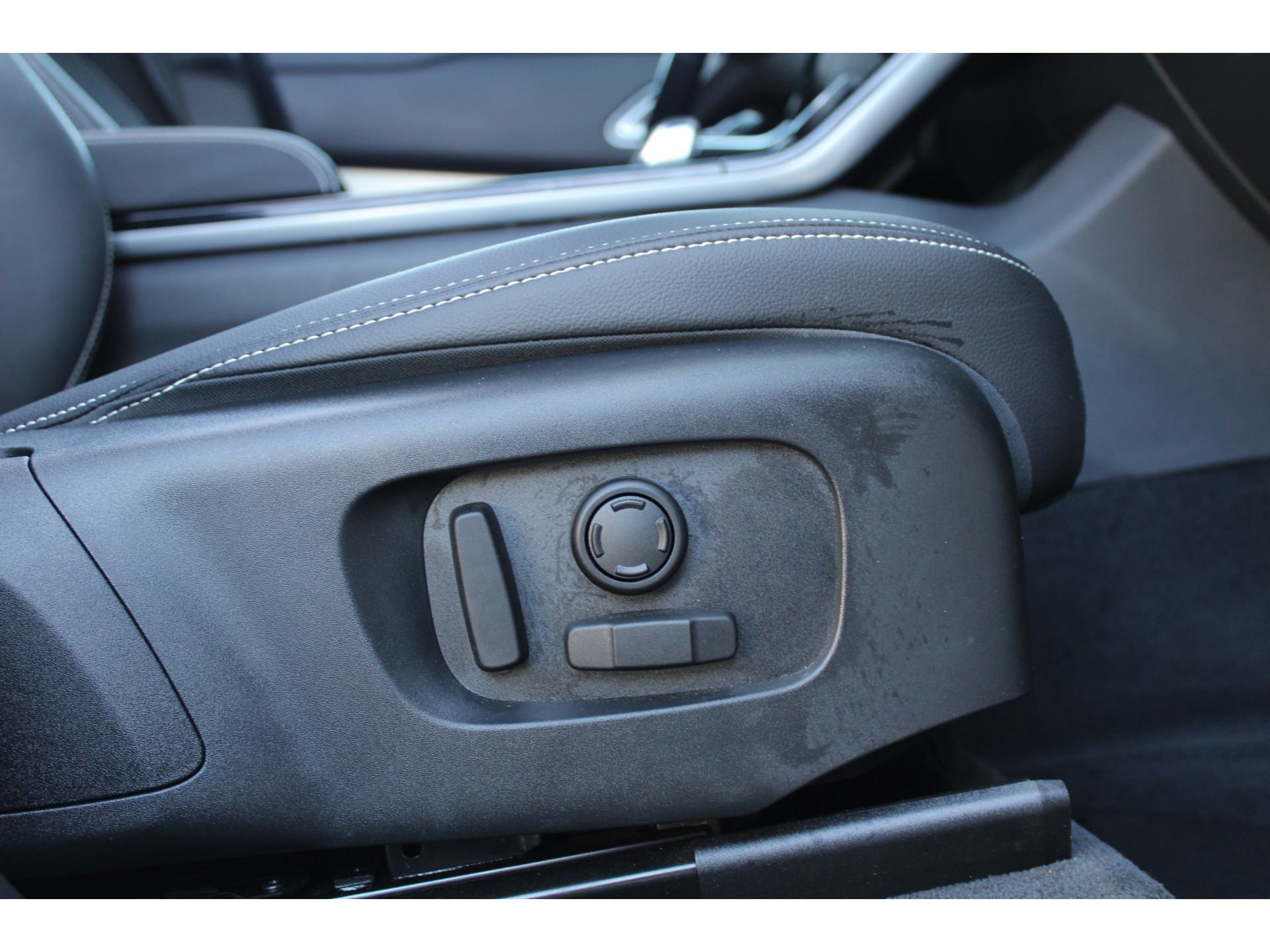 Land Rover Range Rover Velar 2.0 P400e R-Dynamic SE 47573941-27.jpg | ROS Automotive