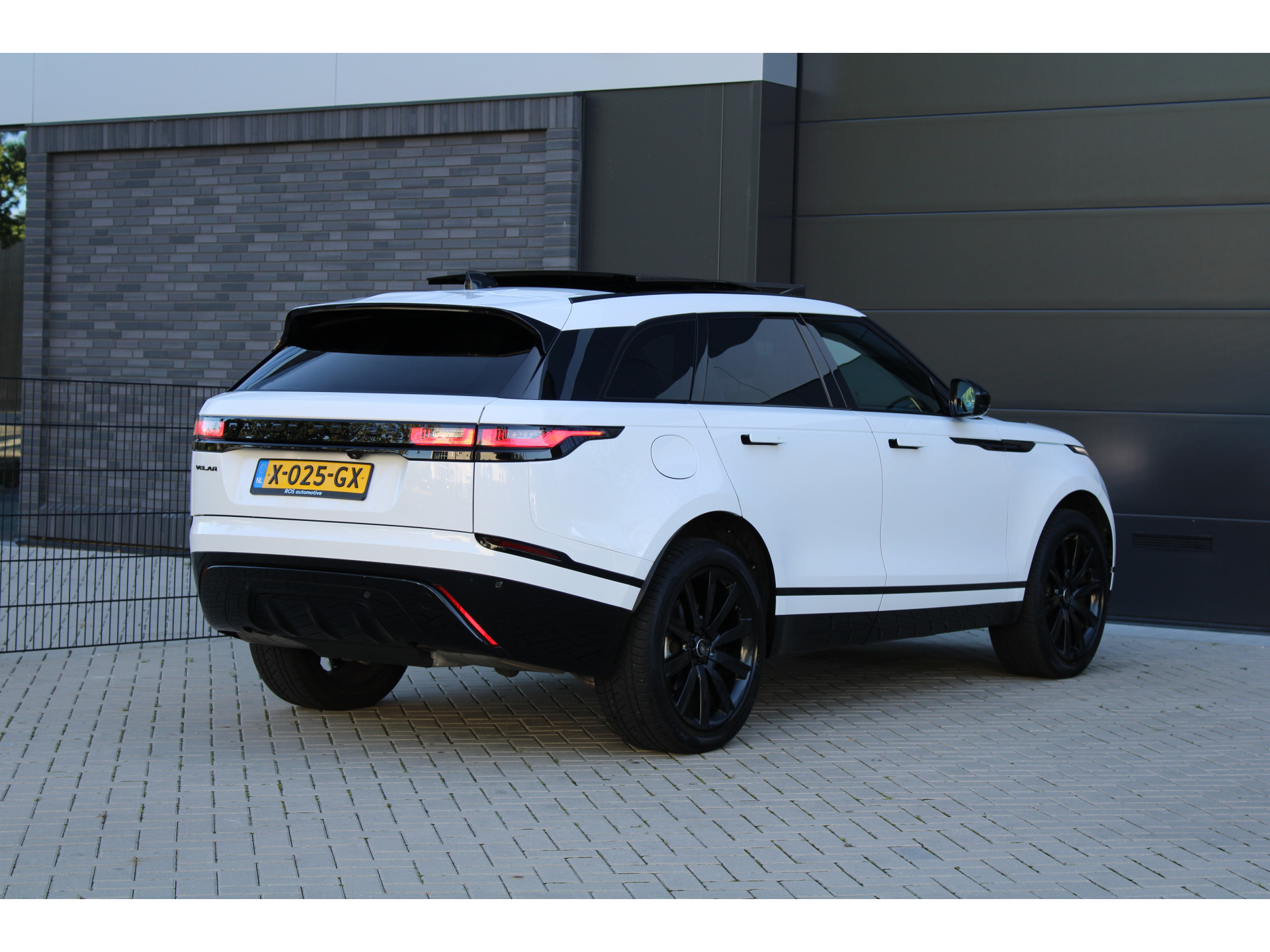 Land Rover Range Rover Velar 2.0 P400e R-Dynamic SE 47573941-54.jpg | ROS Automotive