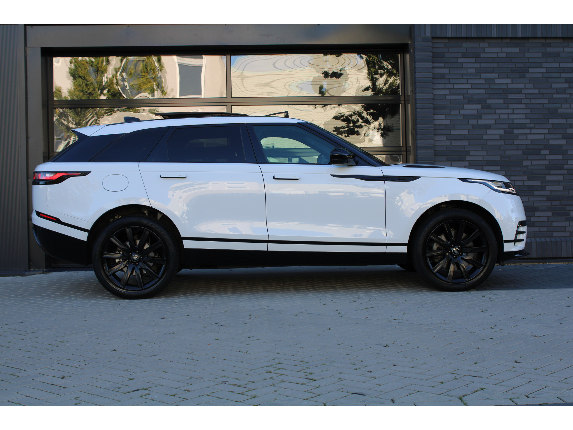 Land Rover Range Rover Velar 2.0 P400e R-Dynamic SE 47573941-8.jpg | ROS Automotive