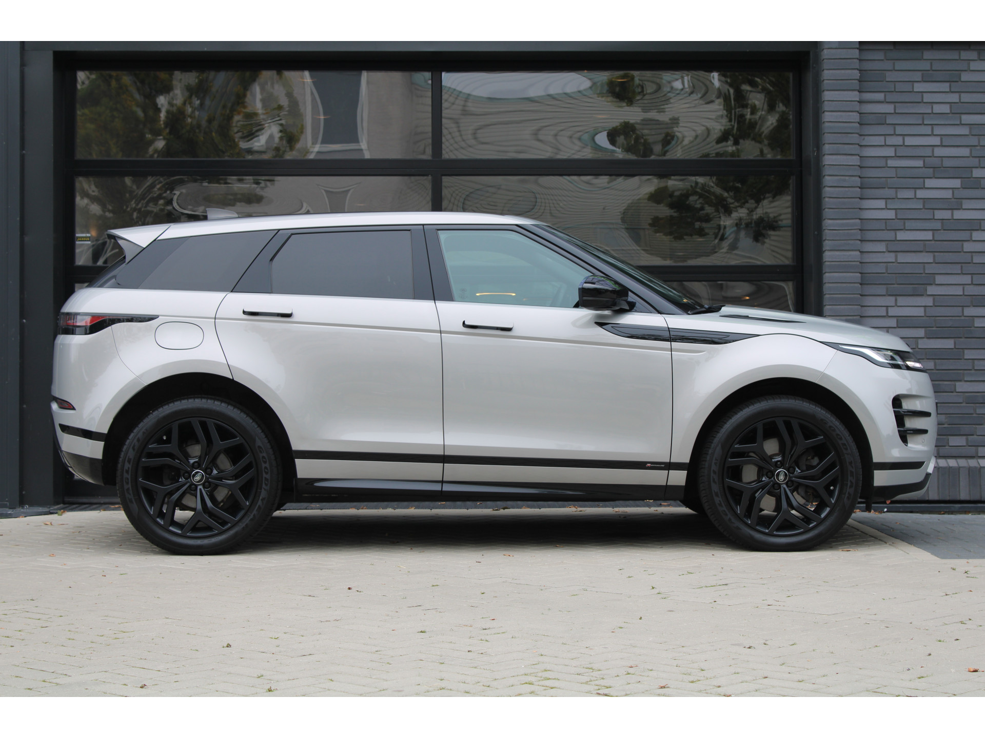 Land Rover Range Rover Evoque 2.0 D180 AWD R-Dynamic S 47993913-7.jpg | ROS Automotive