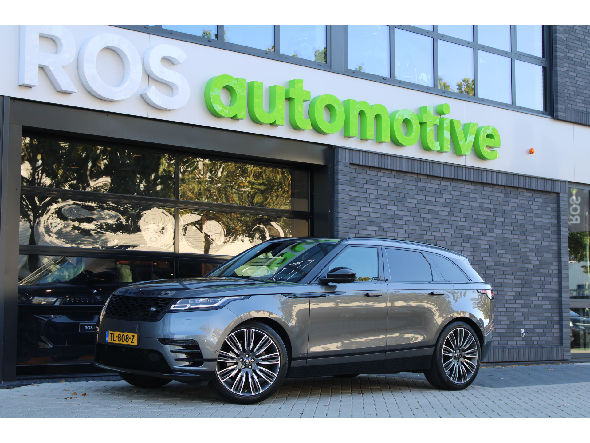 Land Rover Range Rover Velar 2.0 I4 Turbo AWD R-Dynamic HSE 48028022-0.jpg | ROS Automotive