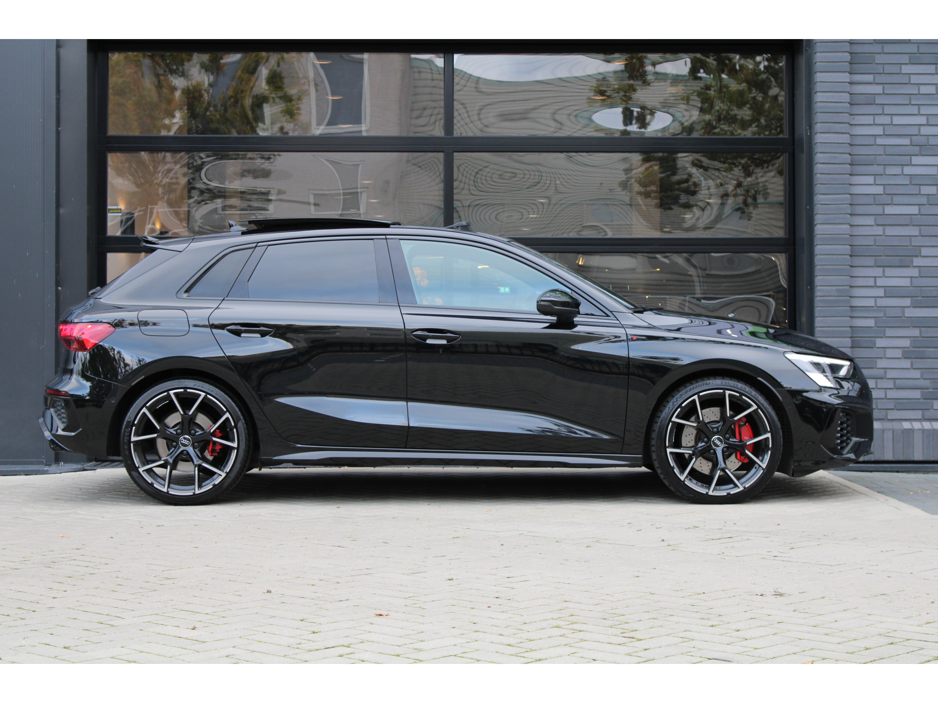 Audi S3 Sportback 2.0 TFSI S3 quattro 48484467-4.jpg | ROS Automotive