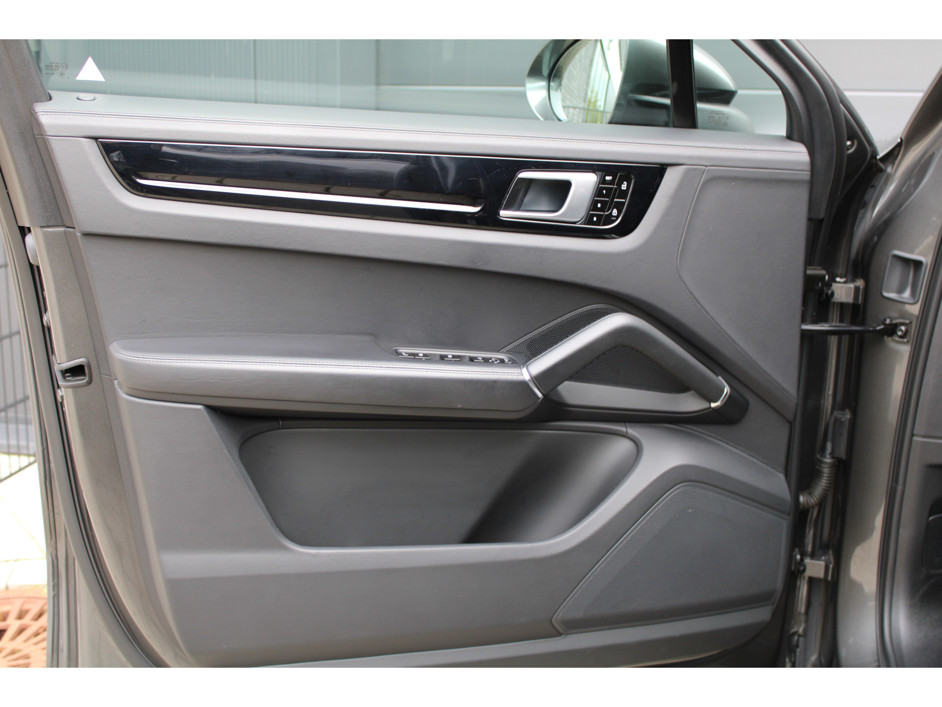 Porsche Cayenne Coupé 3.0 E-Hybrid 48529637-11.jpg | ROS Automotive