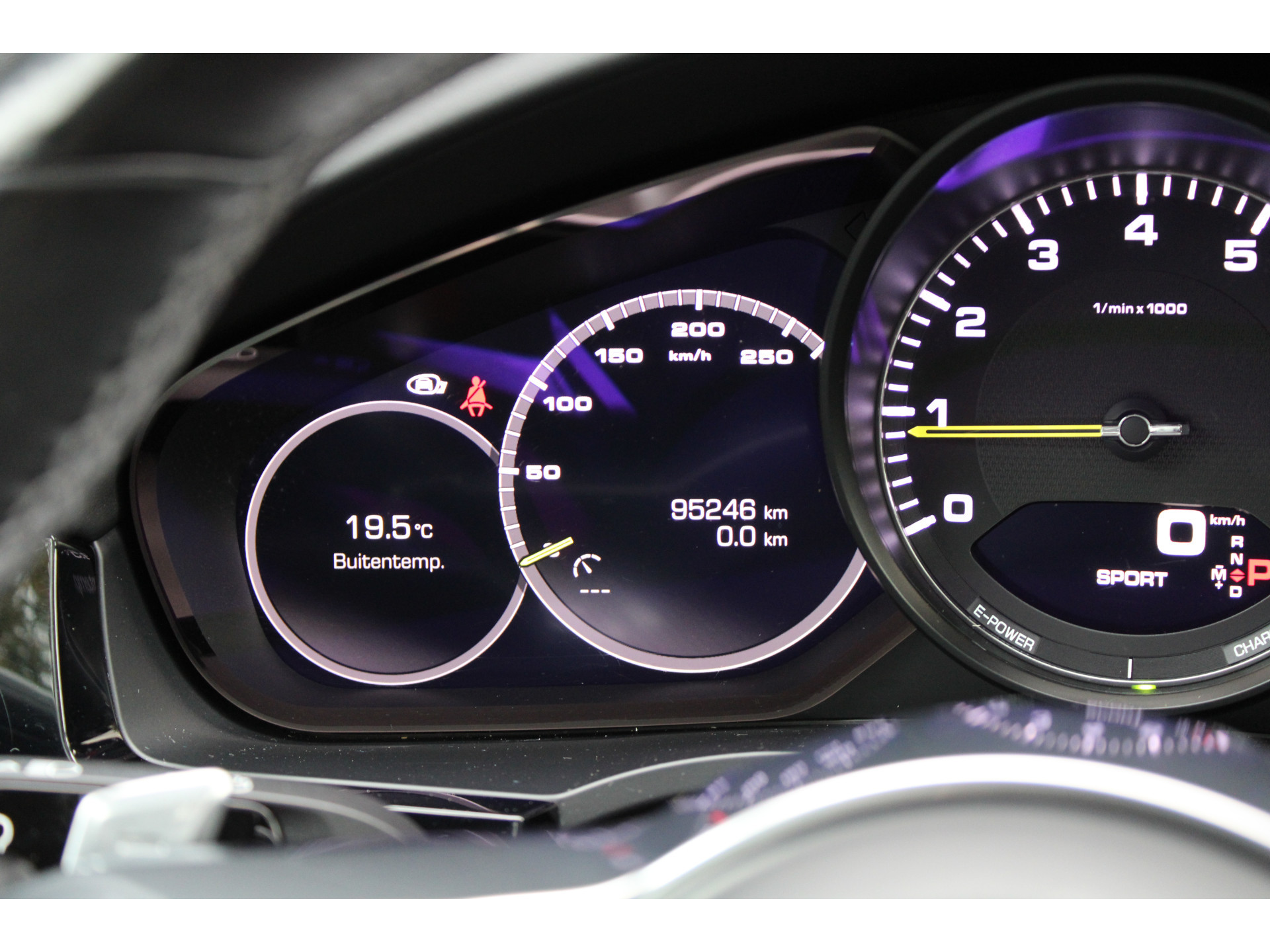 Porsche Cayenne Coupé 3.0 E-Hybrid 48529637-31.jpg | ROS Automotive