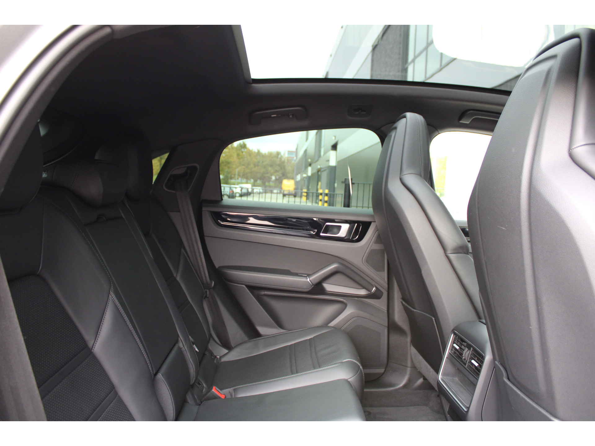 Porsche Cayenne Coupé 3.0 E-Hybrid 48529637-46.jpg | ROS Automotive