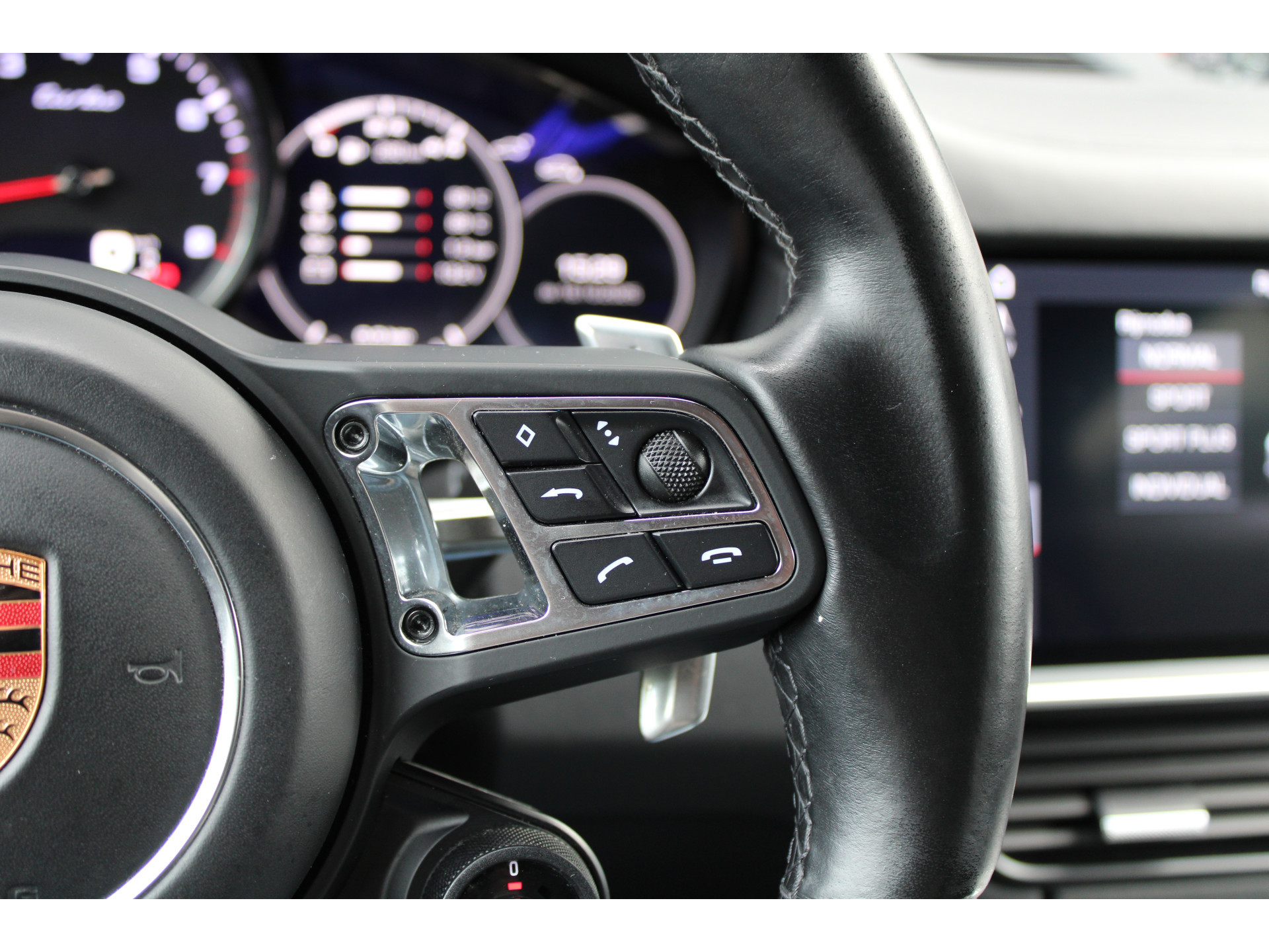 Porsche Cayenne 4.0 Turbo 48536199-31.jpg | ROS Automotive