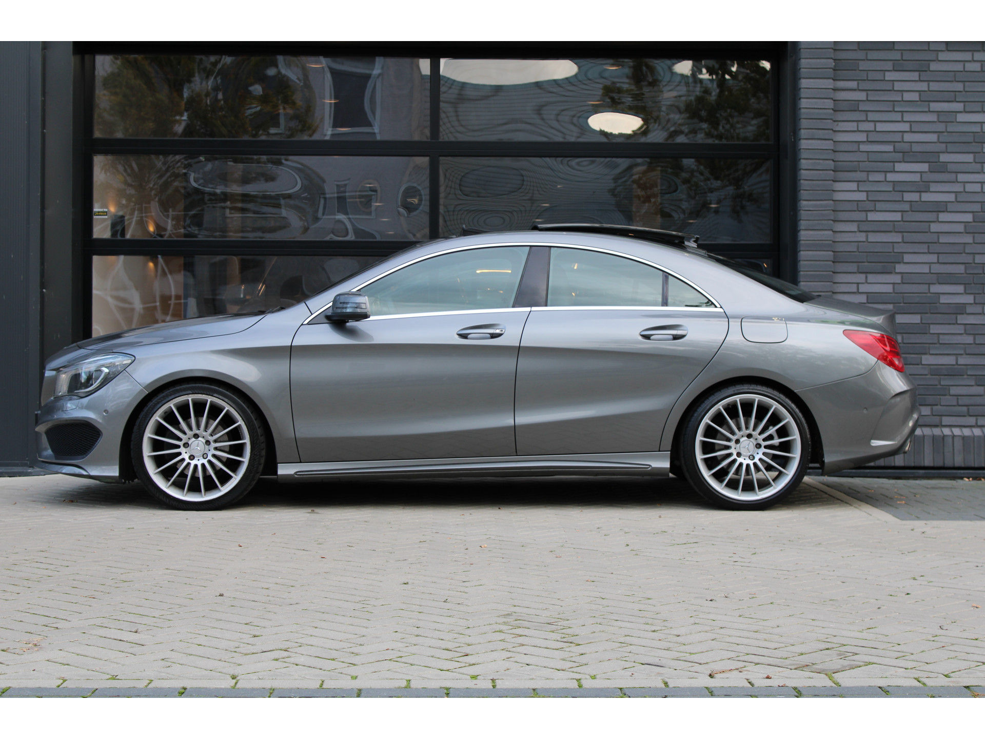 Mercedes-Benz CLA-Klasse 180 Ambition 48547670-4.jpg | ROS Automotive