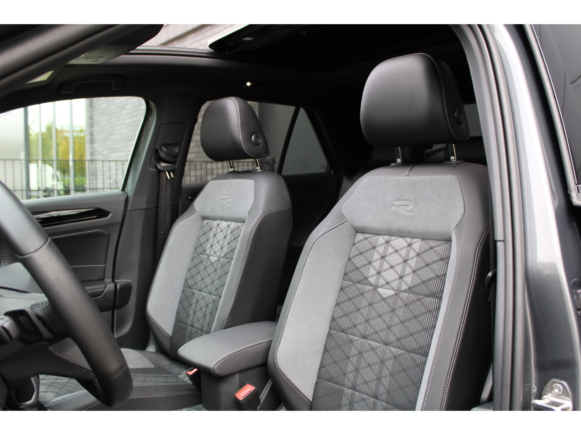 Volkswagen T-Roc 1.5 TSI R-Line 48749097-17.jpg | ROS Automotive