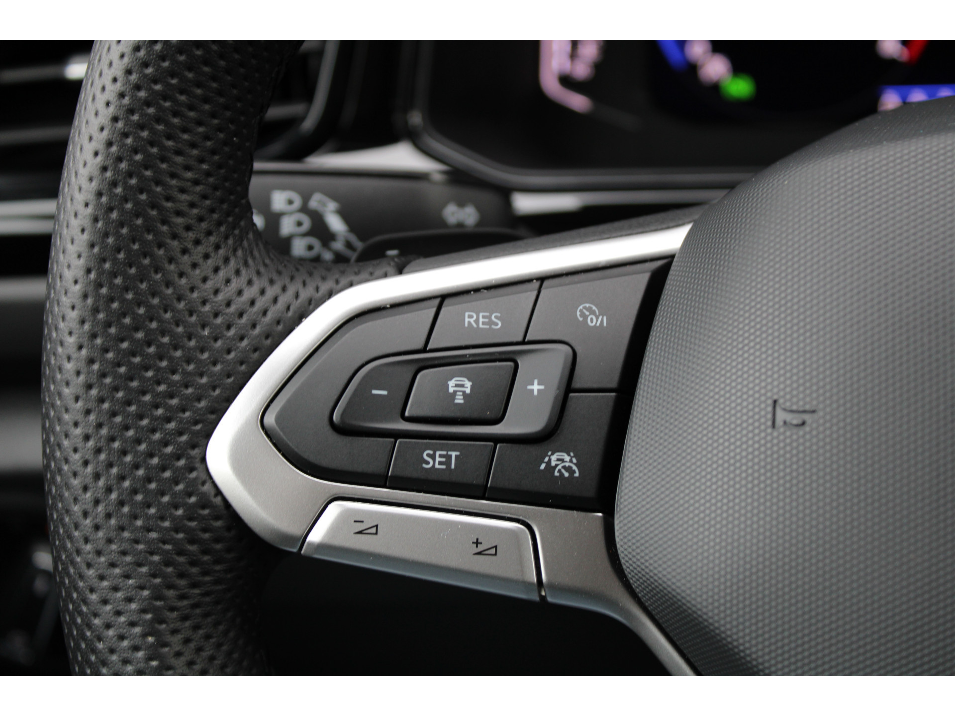 Volkswagen T-Roc 1.5 TSI R-Line 48749097-22.jpg | ROS Automotive