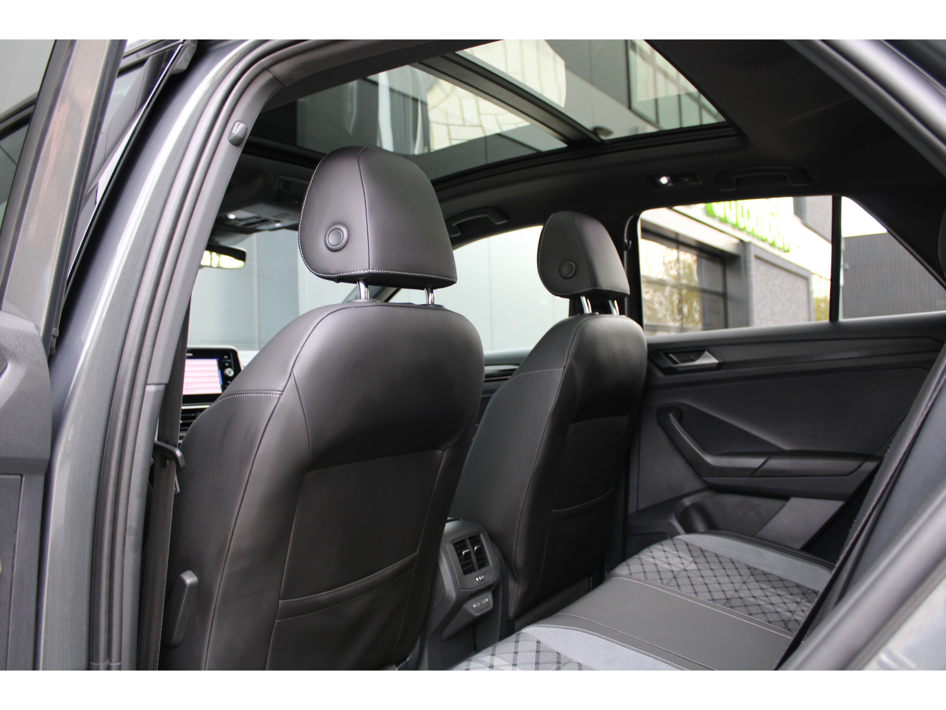 Volkswagen T-Roc 1.5 TSI R-Line 48749097-32.jpg | ROS Automotive