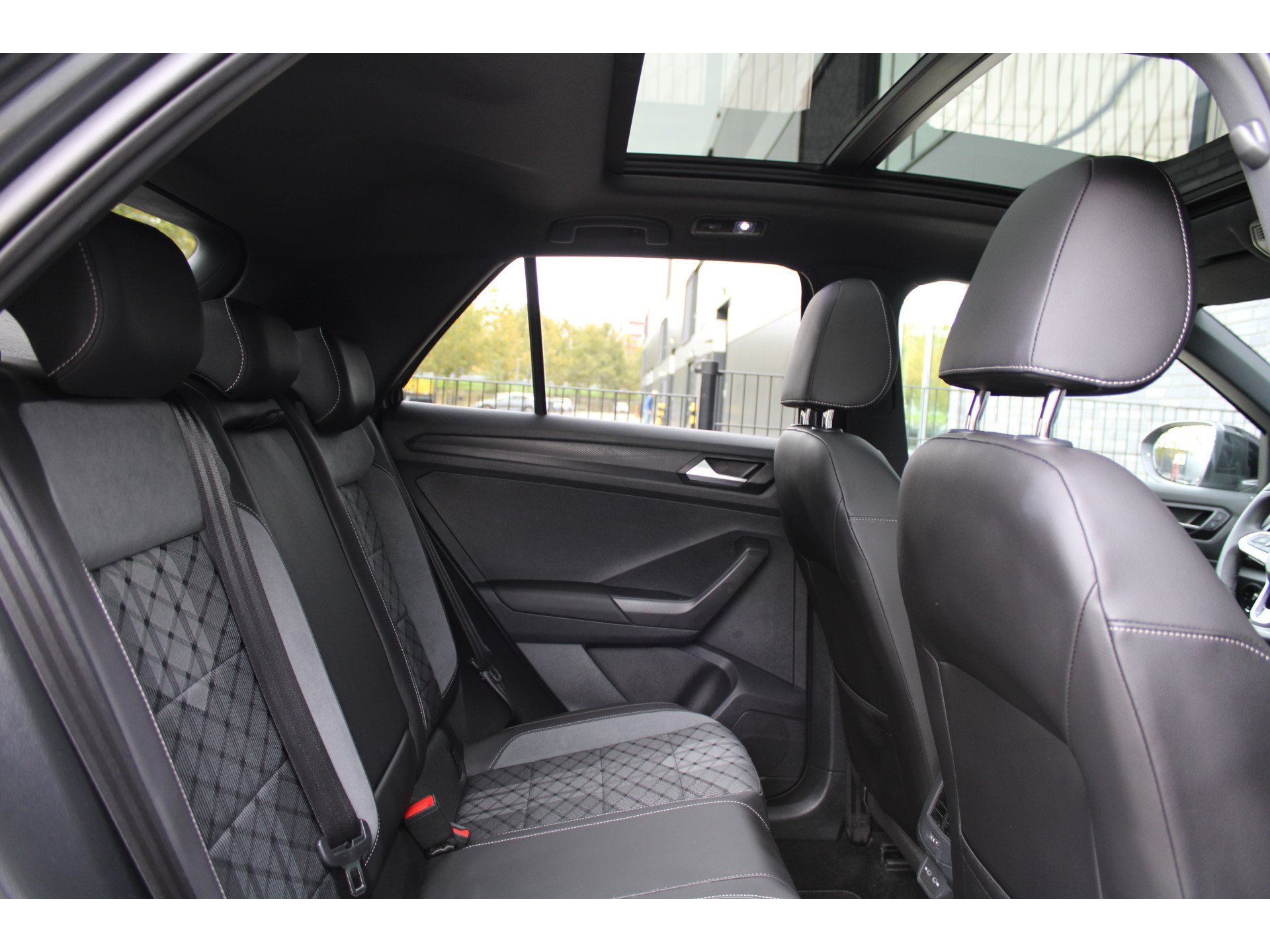 Volkswagen T-Roc 1.5 TSI R-Line 48749097-33.jpg | ROS Automotive