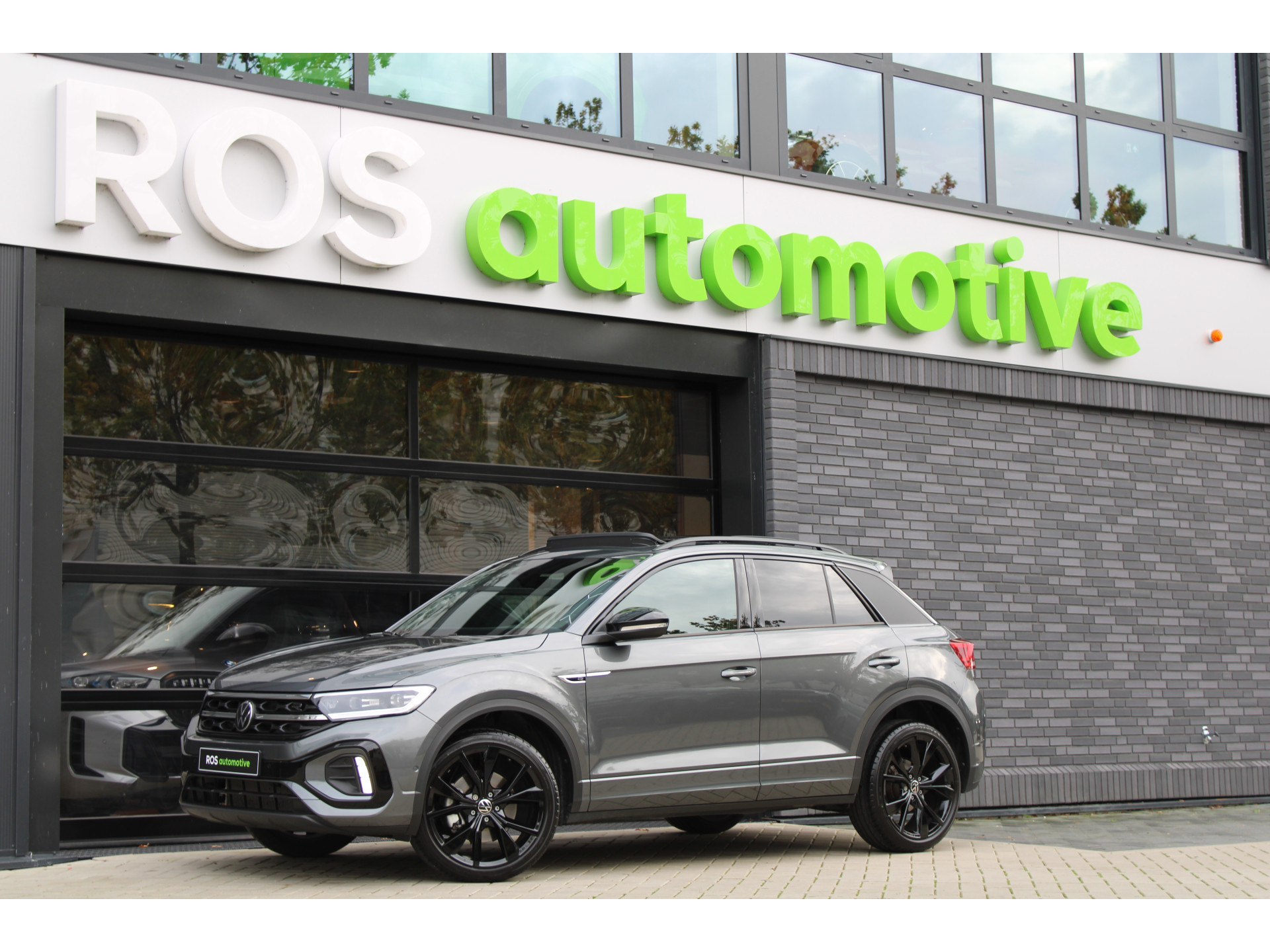 Volkswagen T-Roc 1.5 TSI R-Line 48751592-0.jpg | ROS Automotive