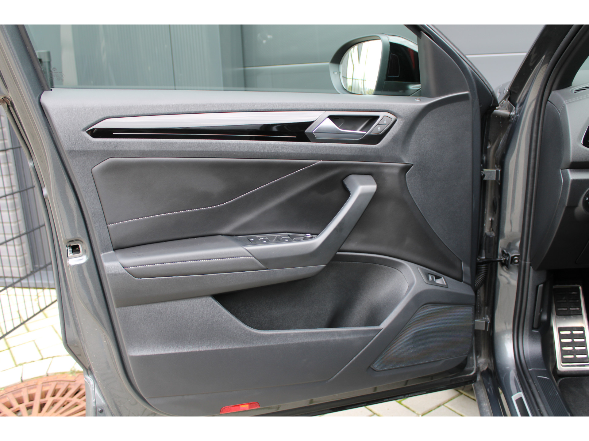 Volkswagen T-Roc 1.5 TSI R-Line 48751592-14.jpg | ROS Automotive