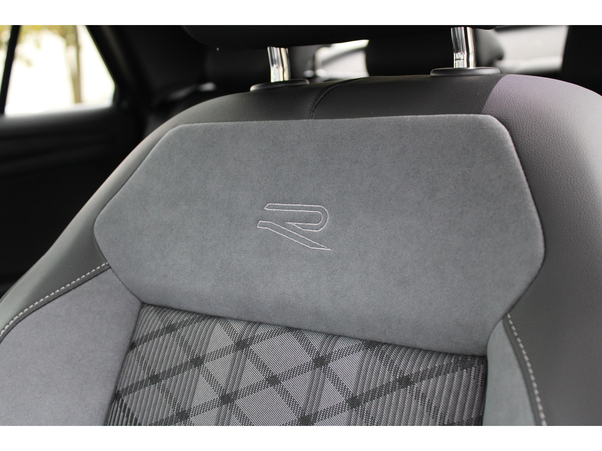 Volkswagen T-Roc 1.5 TSI R-Line 48751592-31.jpg | ROS Automotive