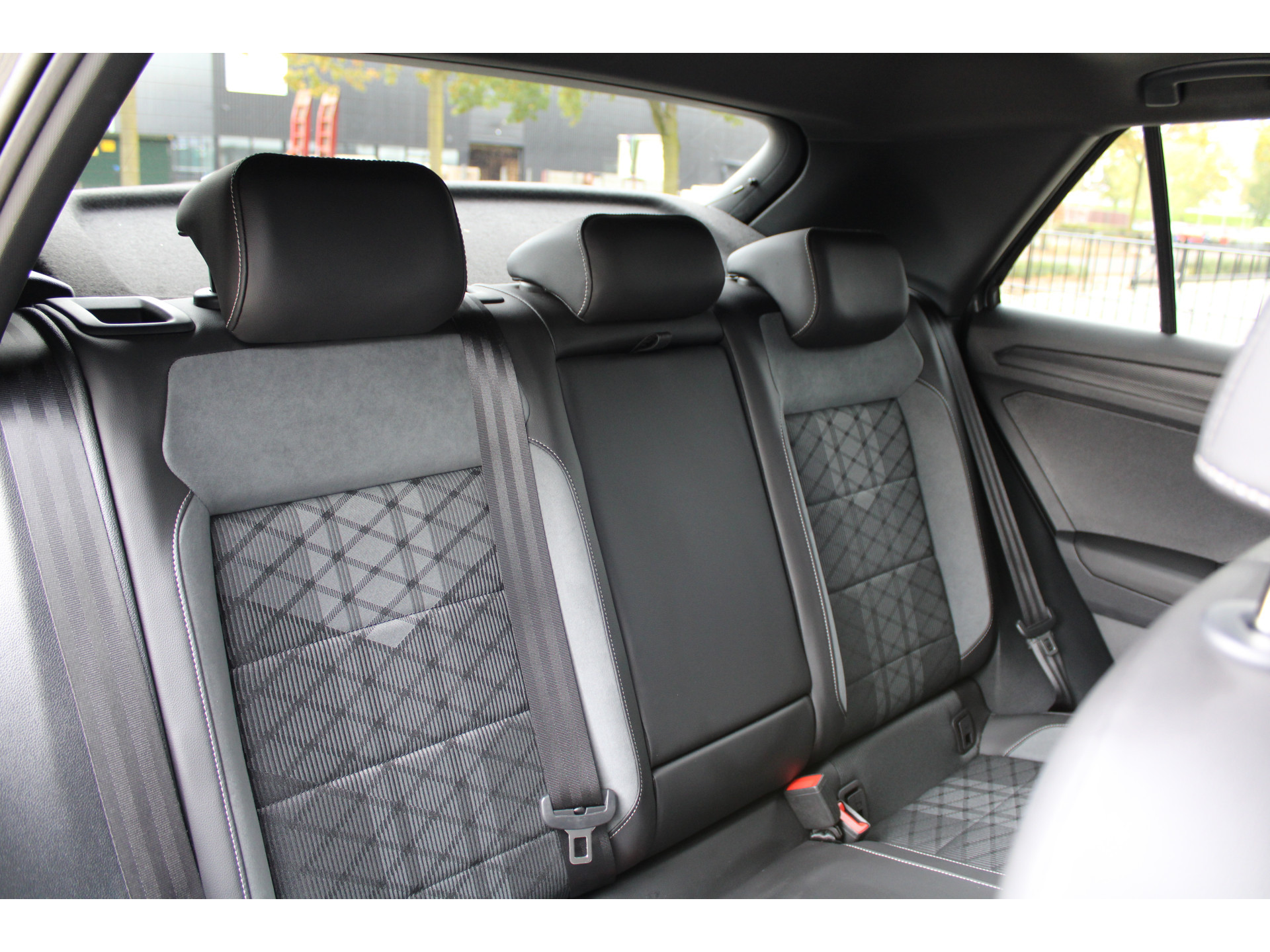 Volkswagen T-Roc 1.5 TSI R-Line 48751592-34.jpg | ROS Automotive