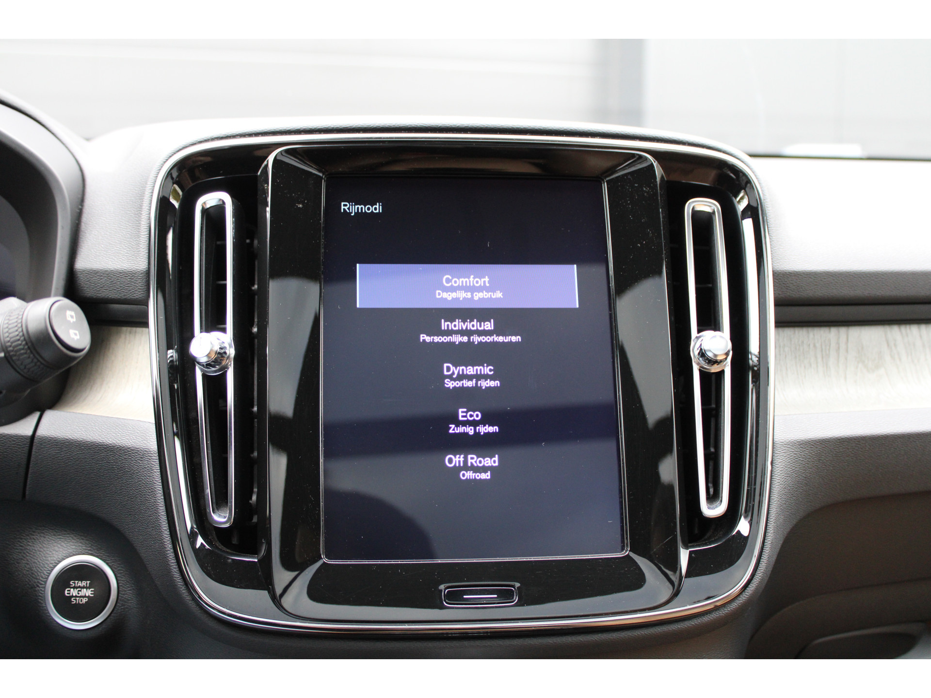 Volvo XC40 2.0 T4 Inscription 48824601-43.jpg | ROS Automotive