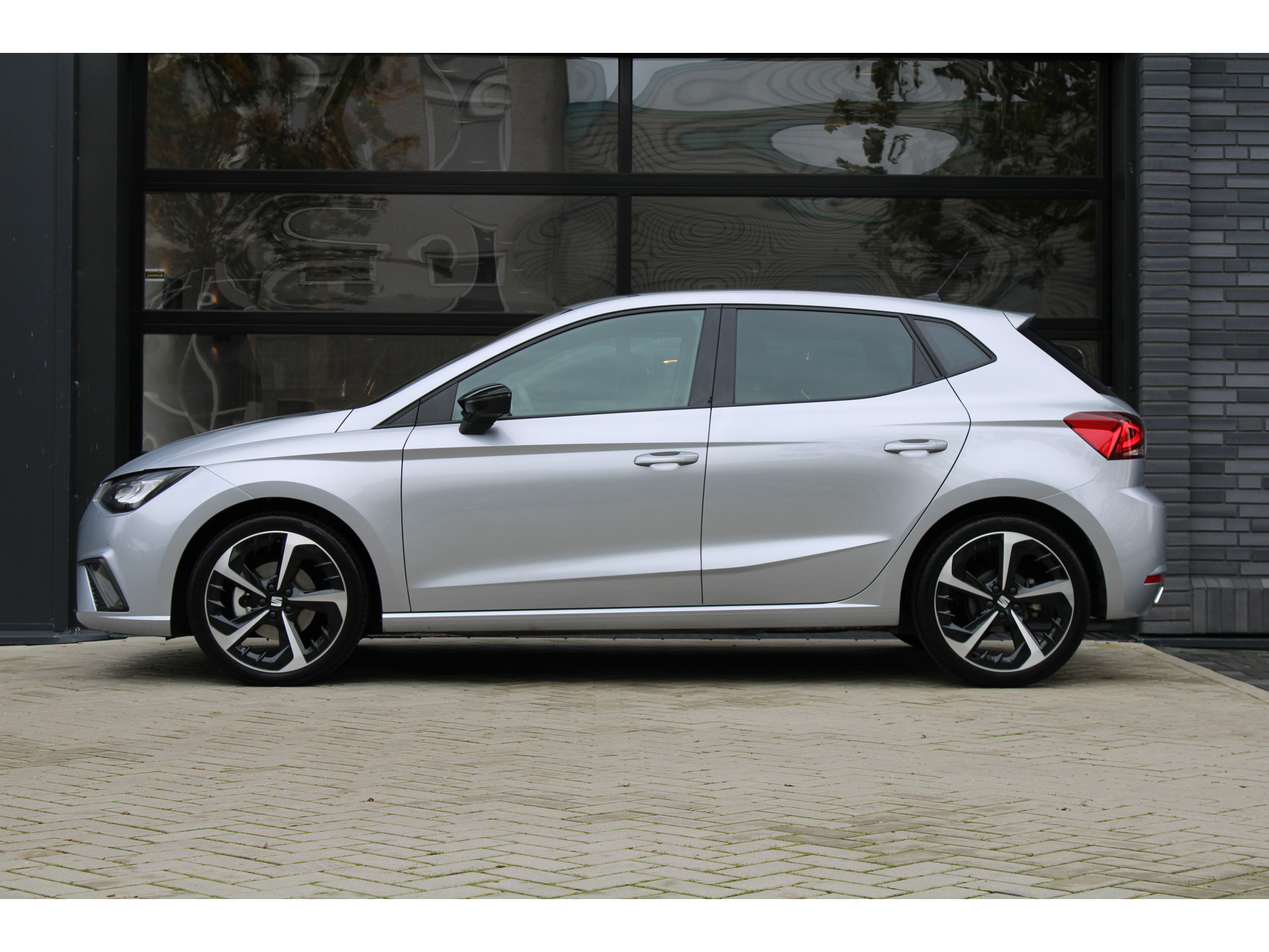 SEAT Ibiza 1.0 EcoTSI FR DSG7 48829652-5.jpg | ROS Automotive