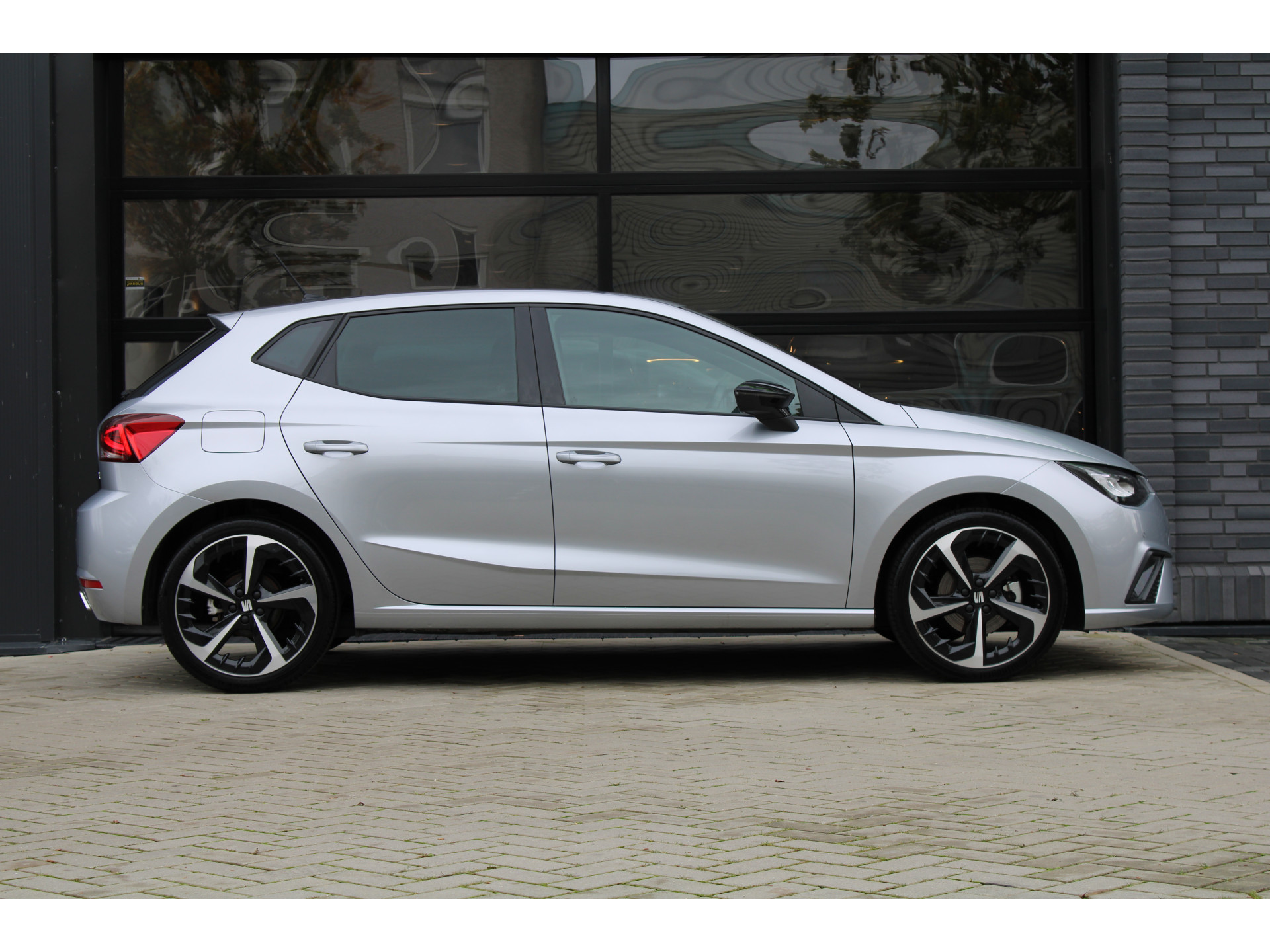 SEAT Ibiza 1.0 EcoTSI FR DSG7 48829652-6.jpg | ROS Automotive