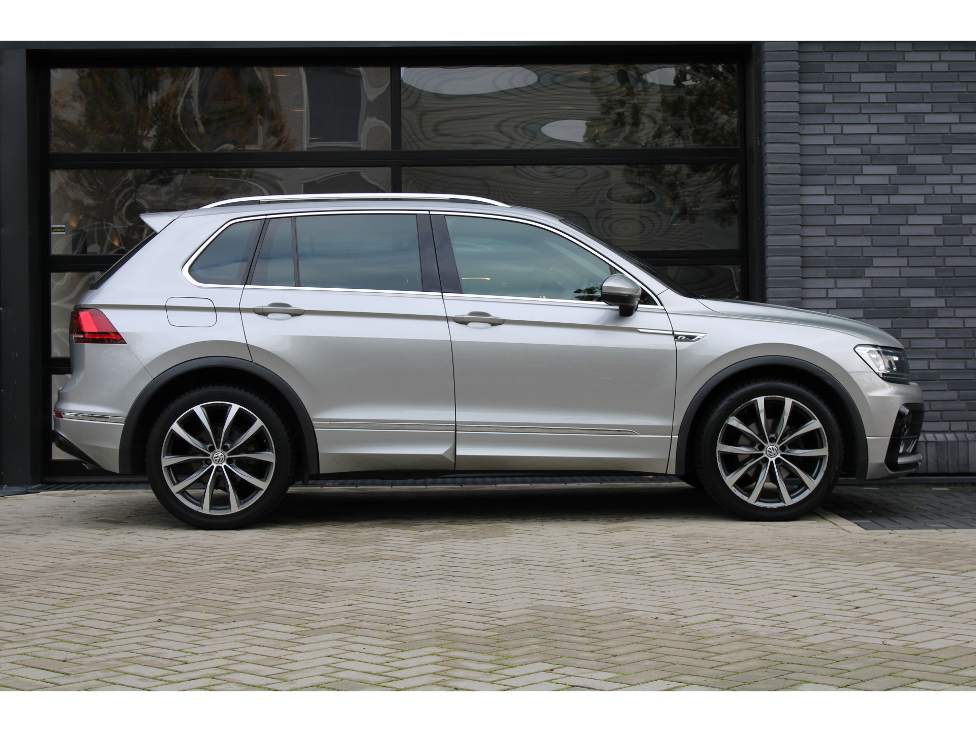 Volkswagen Tiguan 1.4 TSI ACT Comfortline Business 48830516-5.jpg | ROS Automotive