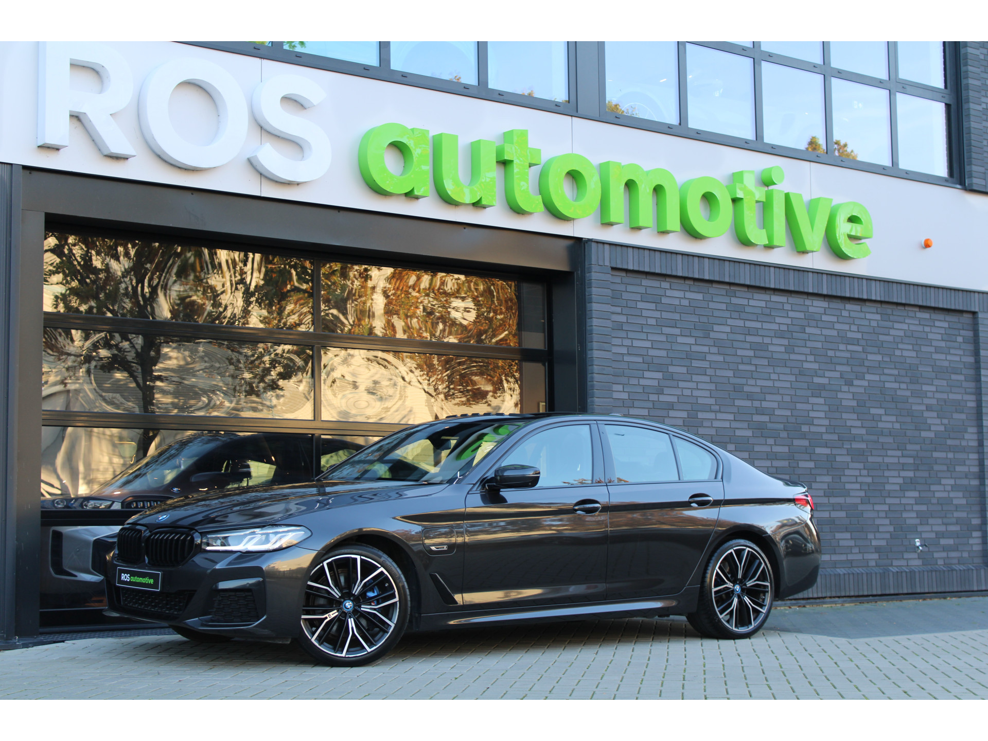 BMW 5 Serie 530e Business Edition Plus 49081871-0.jpg | ROS Automotive