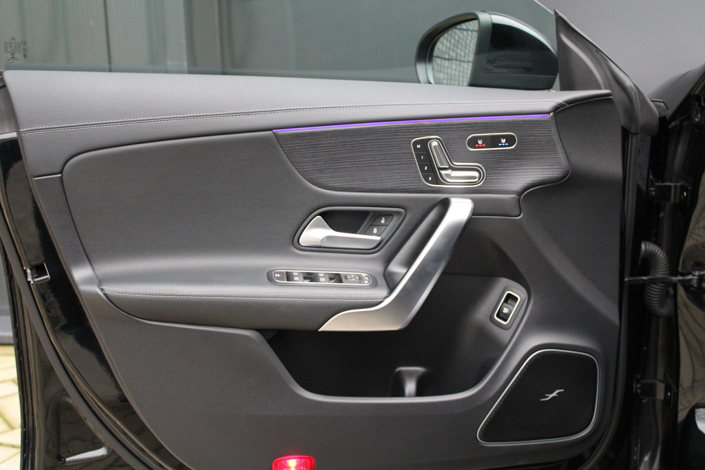Mercedes-Benz CLA-Klasse Shooting Brake AMG 35 4MATIC Premium Plus 50193848-23.jpg | ROS Automotive